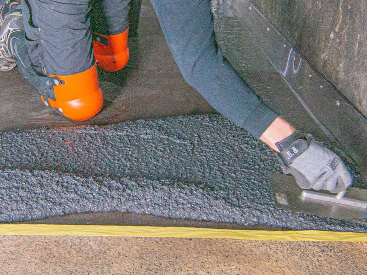 HORSE PROTECT Liquid Rubber in the horse transporter – safe and comfortable in five steps